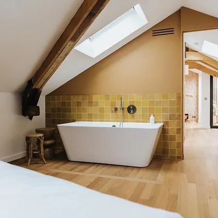 Maison Hubert 4*